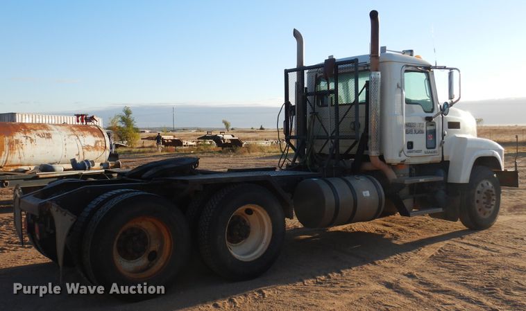 image for item JT9500 2008 Mack CHU600  semi truck