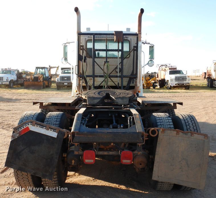 image for item JT9500 2008 Mack CHU600  semi truck