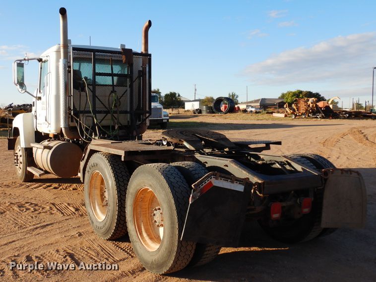 image for item JT9500 2008 Mack CHU600  semi truck