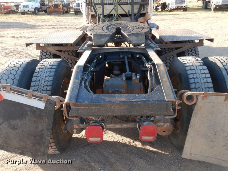 image for item JT9500 2008 Mack CHU600  semi truck