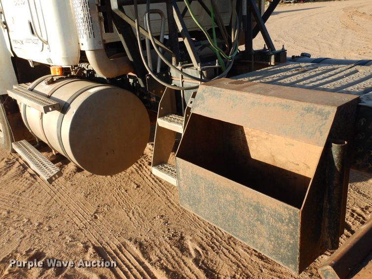 image for item JT9500 2008 Mack CHU600  semi truck