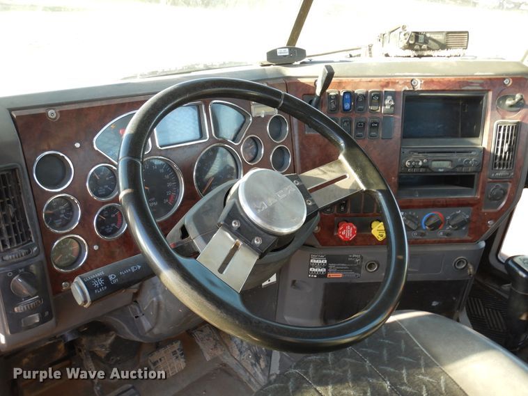 image for item JT9500 2008 Mack CHU600  semi truck