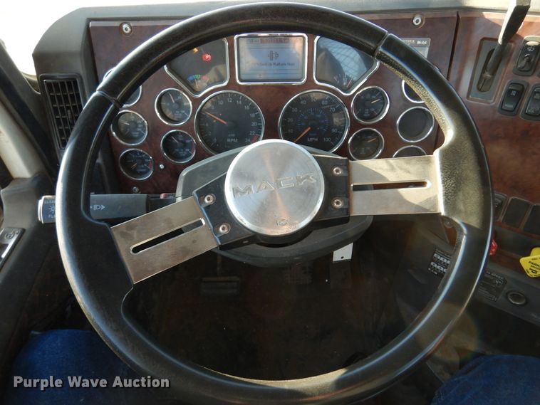 image for item JT9500 2008 Mack CHU600  semi truck