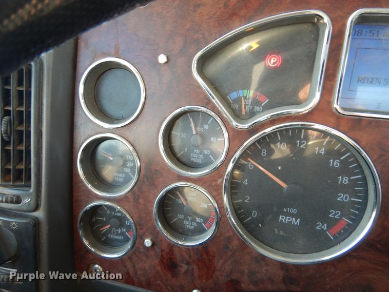 image for item JT9500 2008 Mack CHU600  semi truck