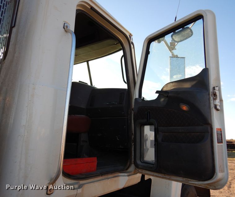 image for item JT9500 2008 Mack CHU600  semi truck