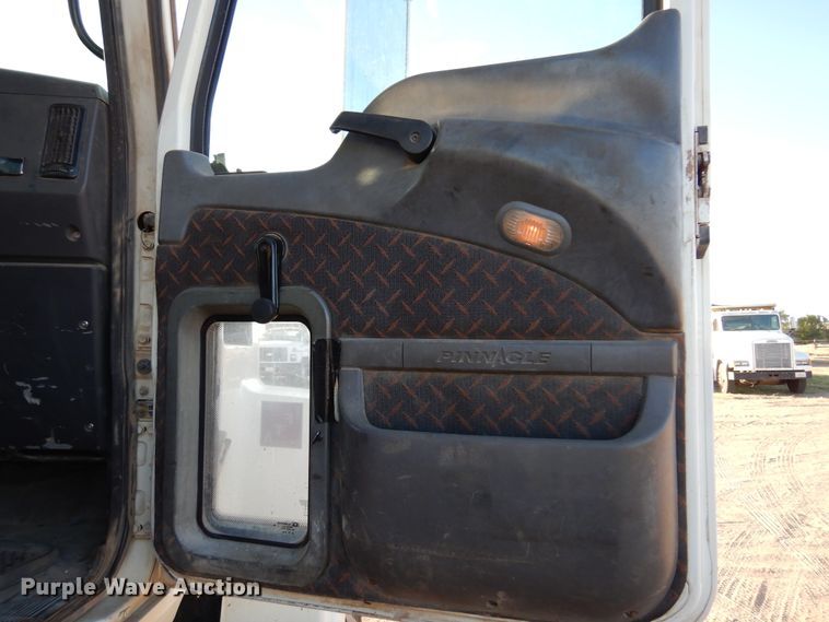 image for item JT9500 2008 Mack CHU600  semi truck