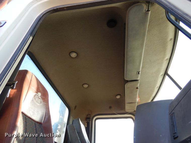 image for item JT9500 2008 Mack CHU600  semi truck