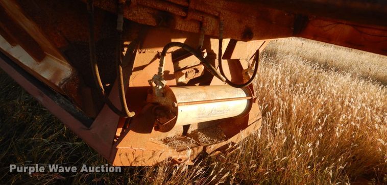 image for item KO9746 1981 Ranco bottom dump trailer