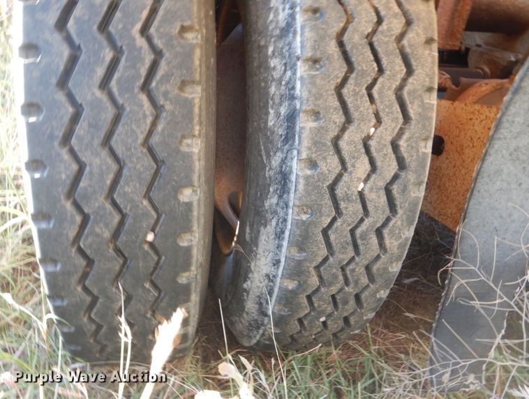 image for item KO9747 1999 Midland MG4OCLAM  bottom dump trailer