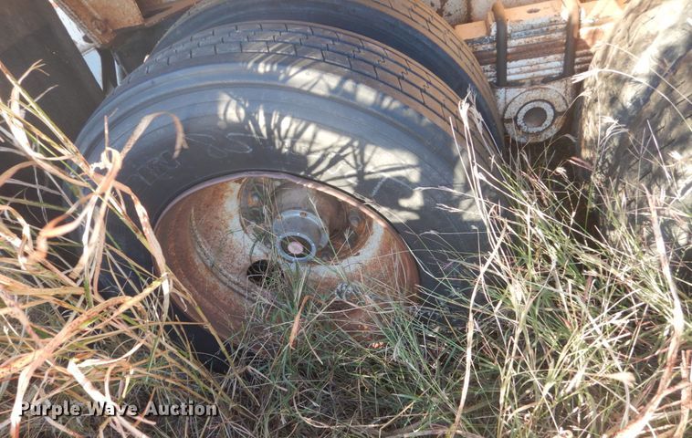 image for item KO9747 1999 Midland MG4OCLAM  bottom dump trailer