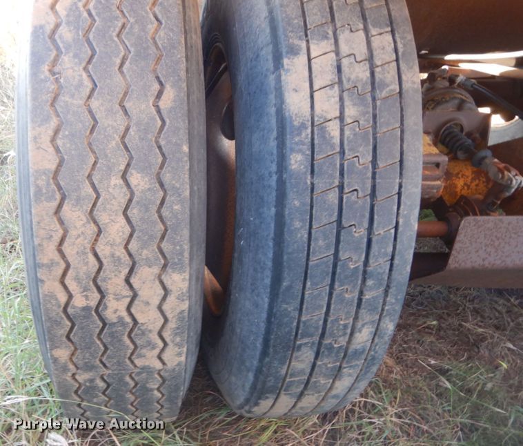 image for item KO9748 1997 Load King 2060-40-2  bottom dump trailer