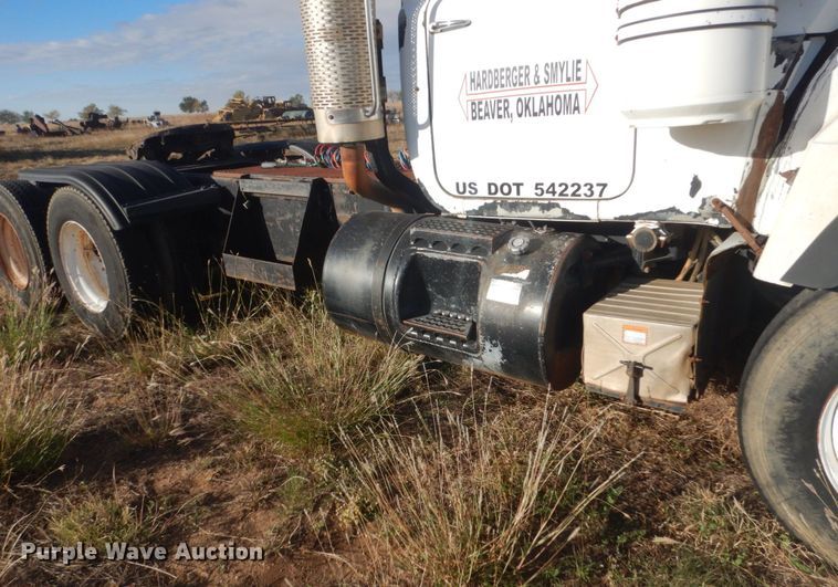 image for item KO9750 1993 Mack RD690S  semi truck