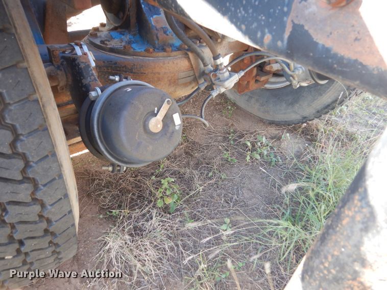 image for item KO9750 1993 Mack RD690S  semi truck