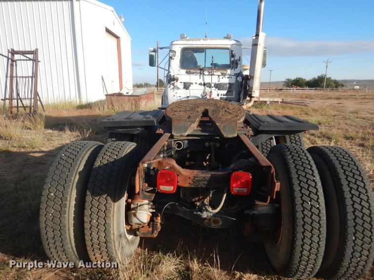 image for item KO9750 1993 Mack RD690S  semi truck