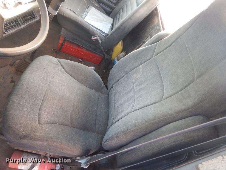 image for item KO9750 1993 Mack RD690S  semi truck