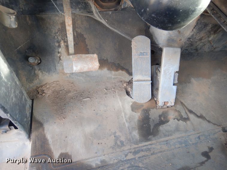 image for item KO9750 1993 Mack RD690S  semi truck