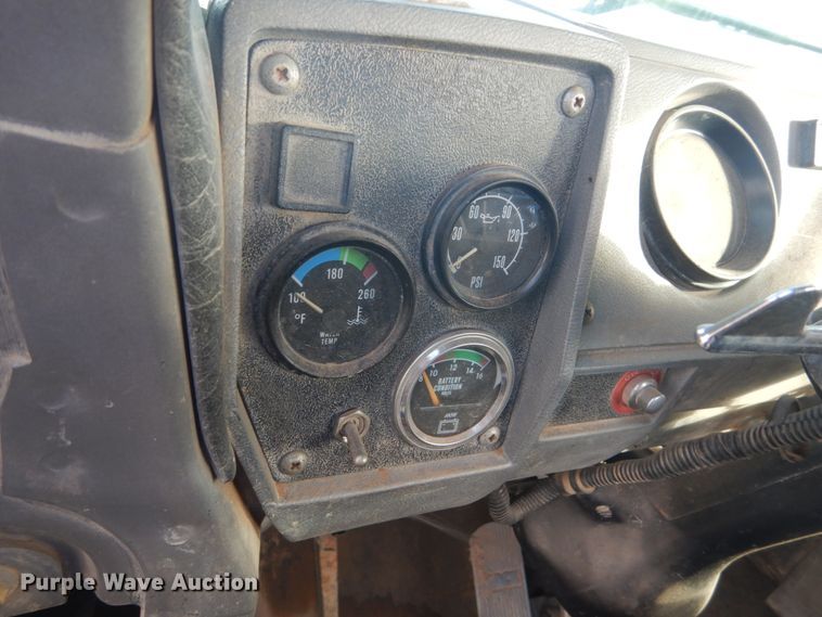 image for item KO9750 1993 Mack RD690S  semi truck