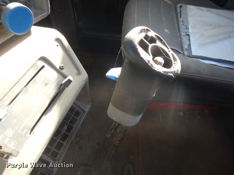 image for item KO9750 1993 Mack RD690S  semi truck