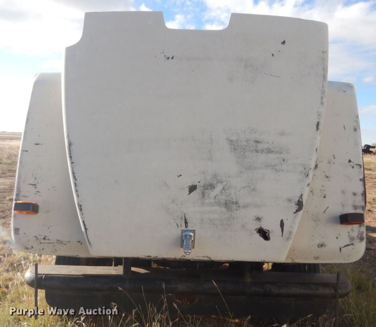 image for item KO9750 1993 Mack RD690S  semi truck