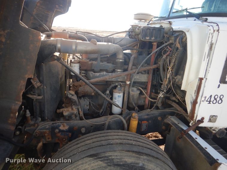 image for item KO9750 1993 Mack RD690S  semi truck