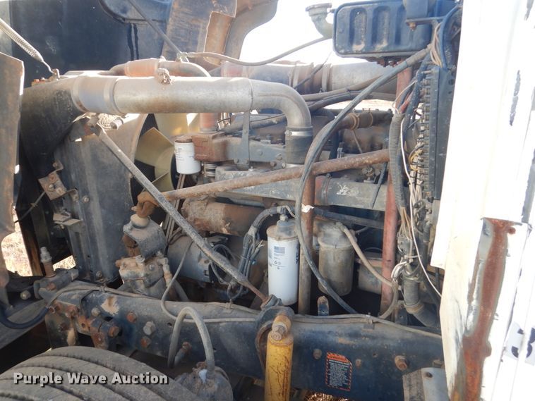 image for item KO9750 1993 Mack RD690S  semi truck