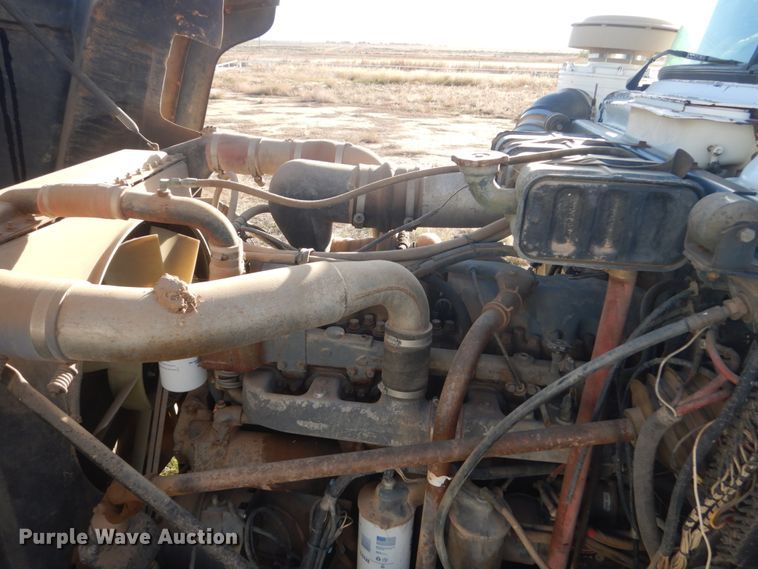 image for item KO9750 1993 Mack RD690S  semi truck