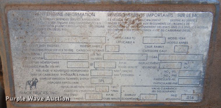 image for item KO9750 1993 Mack RD690S  semi truck