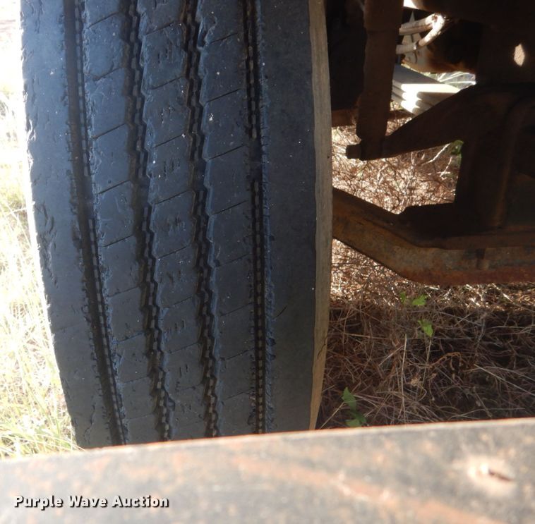 image for item KO9750 1993 Mack RD690S  semi truck