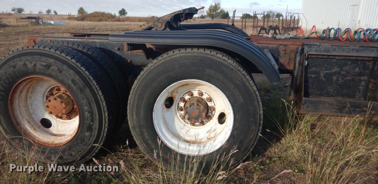 image for item KO9750 1993 Mack RD690S  semi truck