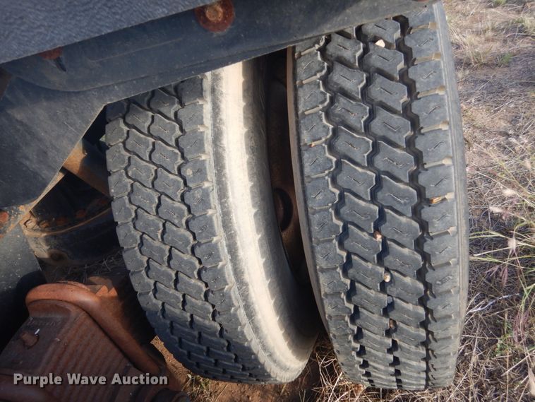 image for item KO9750 1993 Mack RD690S  semi truck