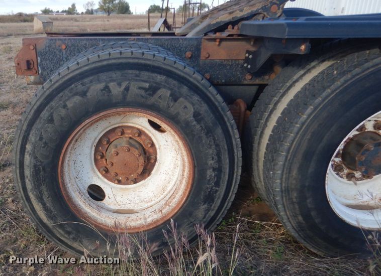 image for item KO9750 1993 Mack RD690S  semi truck