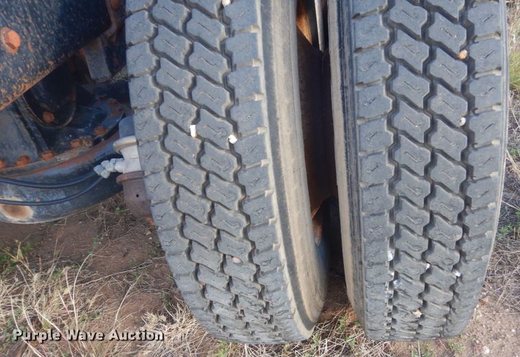 image for item KO9750 1993 Mack RD690S  semi truck