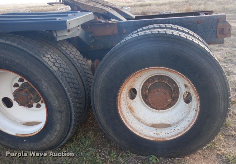 image for item KO9750 1993 Mack RD690S  semi truck