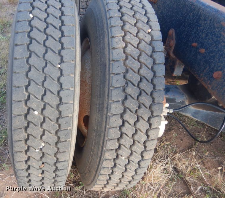 image for item KO9750 1993 Mack RD690S  semi truck