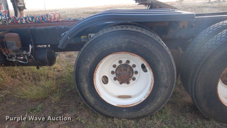 image for item KO9750 1993 Mack RD690S  semi truck