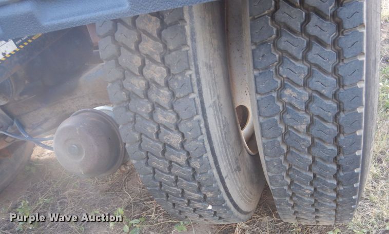 image for item KO9750 1993 Mack RD690S  semi truck