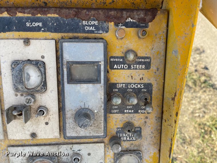 image for item DC8818 Gomaco GT6300  slip form paver