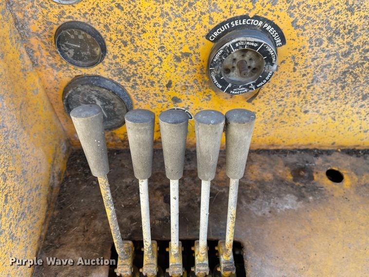 image for item DC8818 Gomaco GT6300  slip form paver