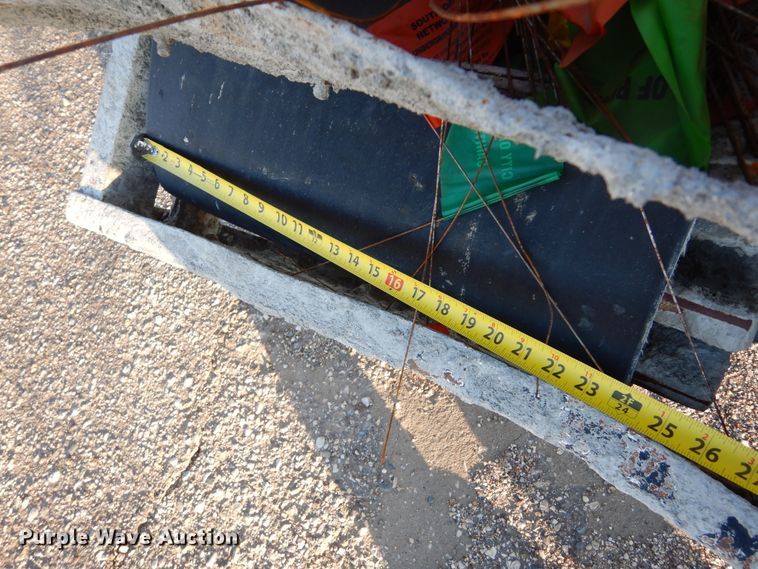 image for item DK3339 Gomaco GT6300  slip form paver