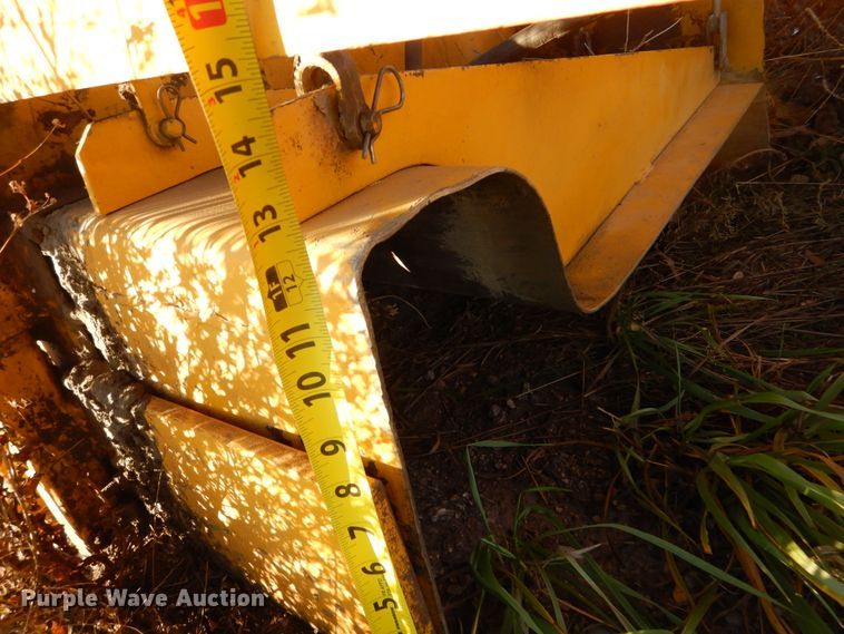 image for item DK3339 Gomaco GT6300  slip form paver