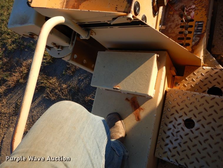 image for item DK3339 Gomaco GT6300  slip form paver