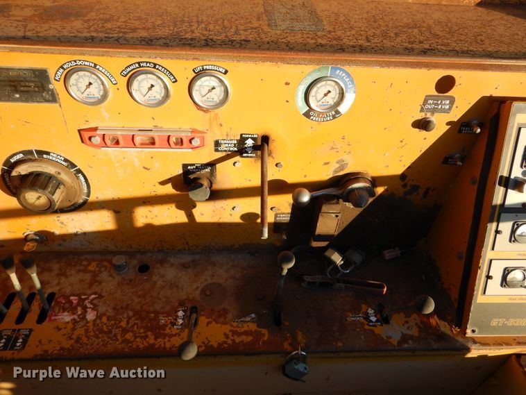 image for item DK3339 Gomaco GT6300  slip form paver