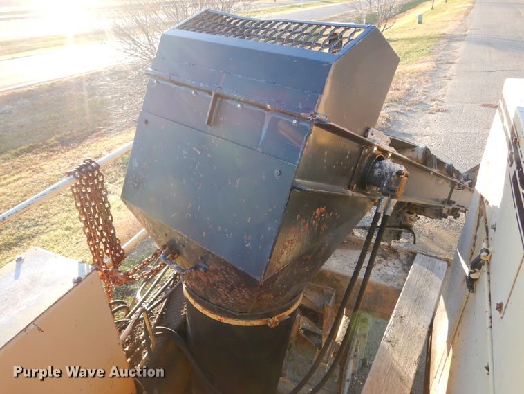 image for item DK3339 Gomaco GT6300  slip form paver