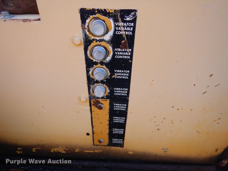 image for item DK3339 Gomaco GT6300  slip form paver