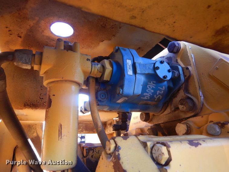 image for item DK3339 Gomaco GT6300  slip form paver