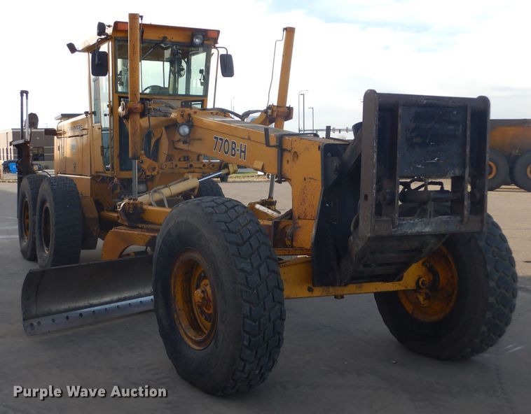 image for item DK3363 1991 John Deere 770BH  motor grader