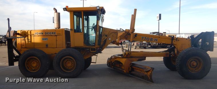 image for item DK3363 1991 John Deere 770BH  motor grader