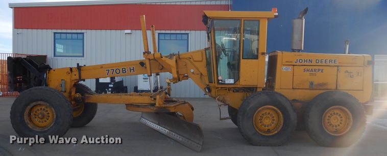 image for item DK3363 1991 John Deere 770BH  motor grader
