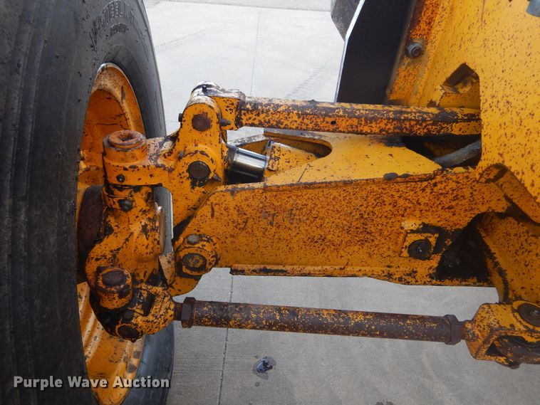 image for item DK3363 1991 John Deere 770BH  motor grader