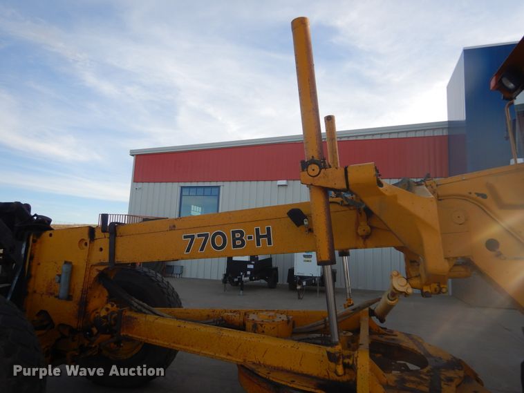 image for item DK3363 1991 John Deere 770BH  motor grader